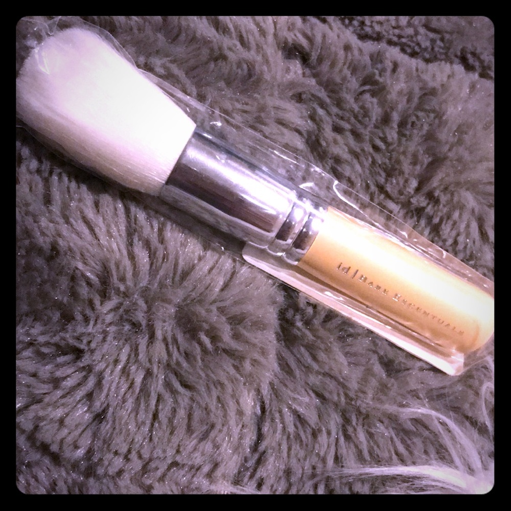 Bare Escentuals brighten and hydrate brush BNIB